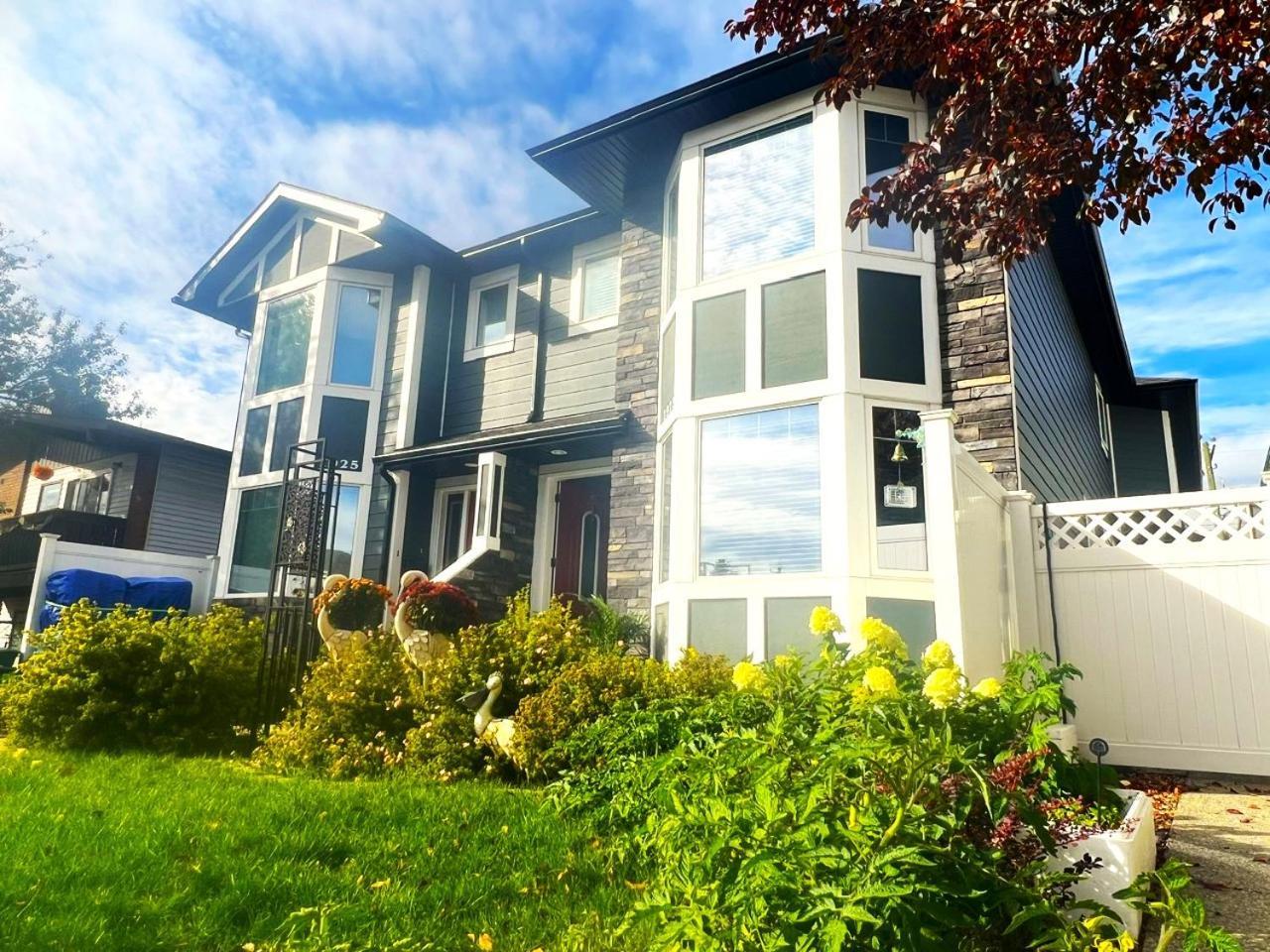 Lovely Comfy Home Private Bath In Central YYC Exterior foto